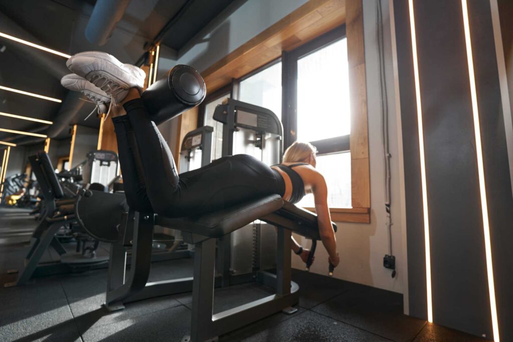 trening mięśni dwugłowych