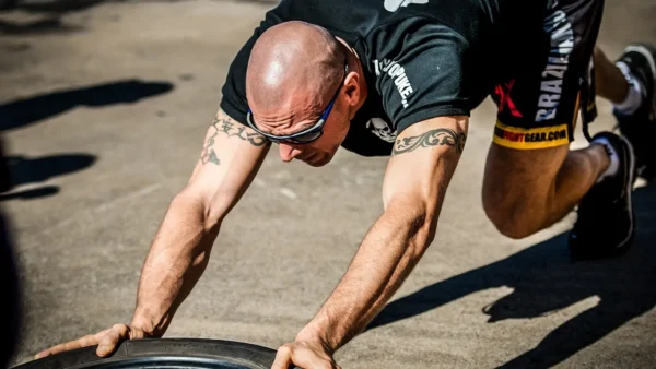 Trening funkcjonalny ćwiczenia na siłowni